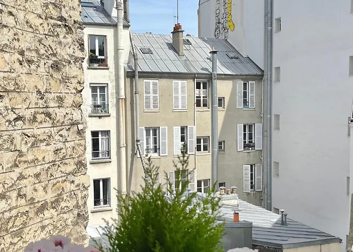 Eiffel Tower Apartment *