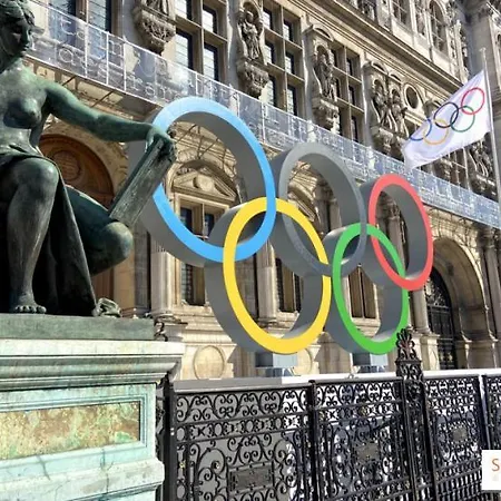 Eiffel Tower Париж